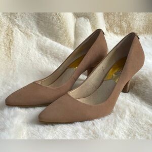 Nude/Tan Pumps